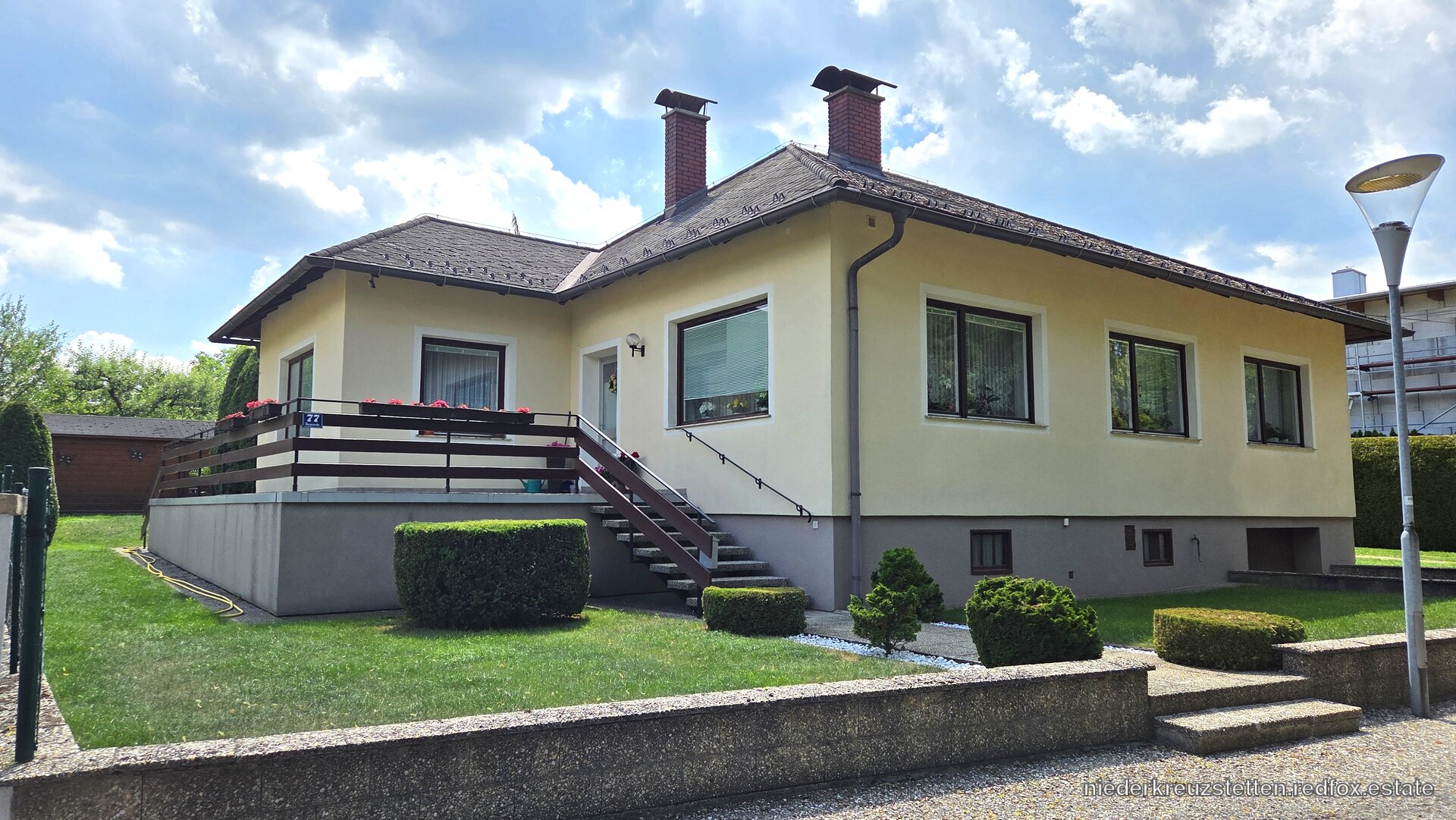 Wohnhaus in Niederkreuzstetten, Eingangsseite mit Vorgarten